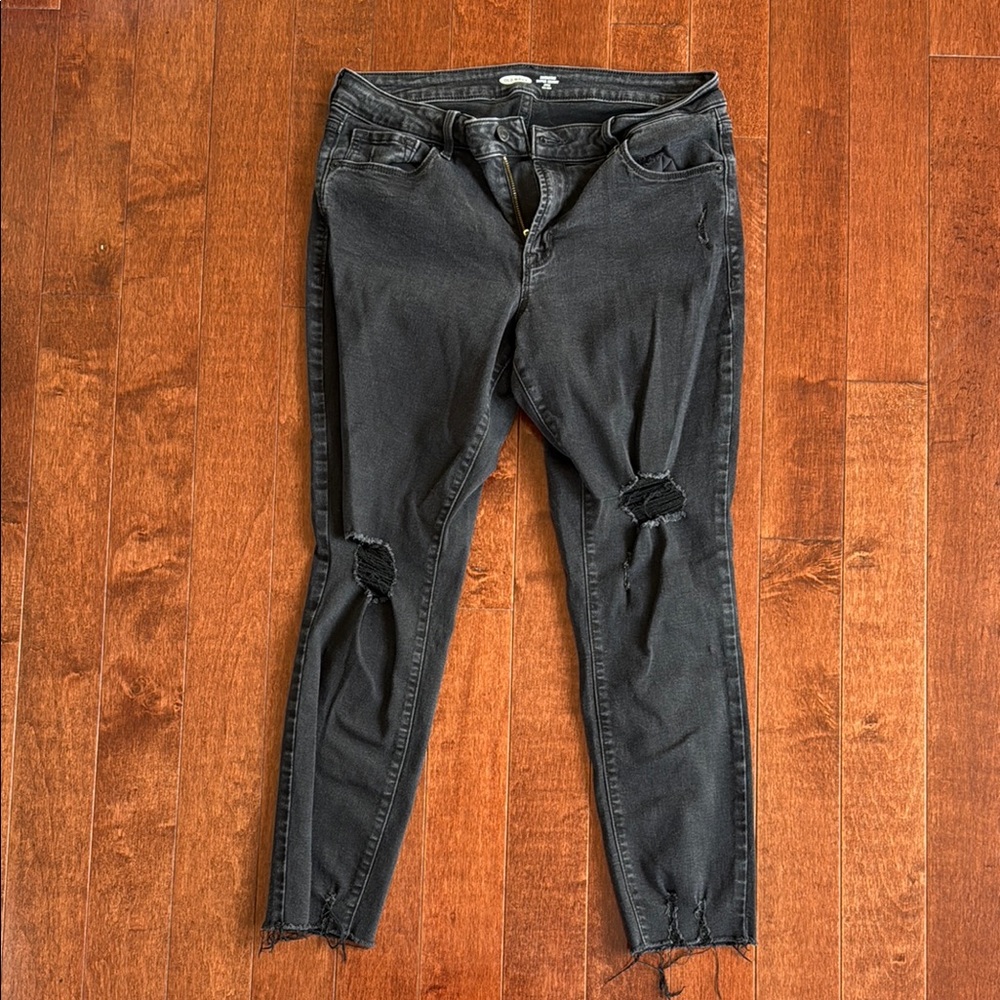 Black Skinny Distressed Jeans with Tapered Legs